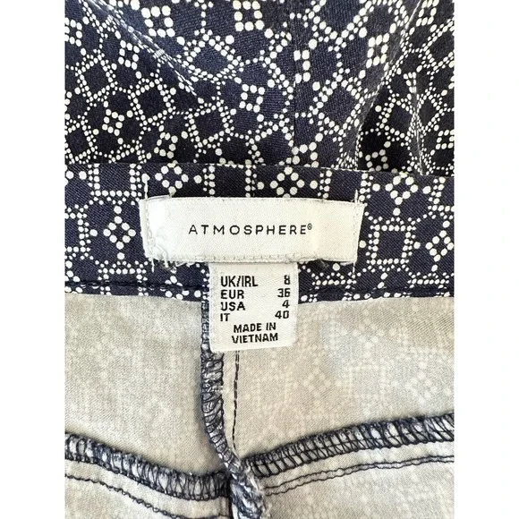Atmosphere Slim Leg Patterned Pant Sz. 4 - Picture 2 of 4